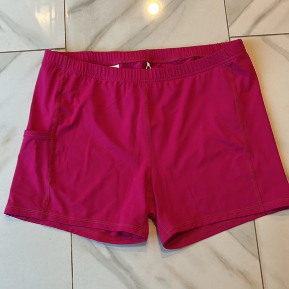 Lilly Pulitzer Active Shorts - NWT - Picture 2 of 6